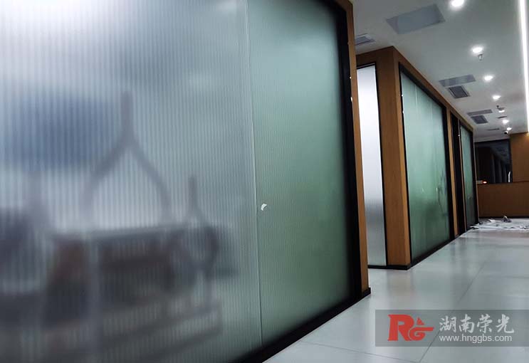 �L(zh��ng)ɳ���½����W(xu��)У�����NĤ��ˇ ĥɰ�����NĤ